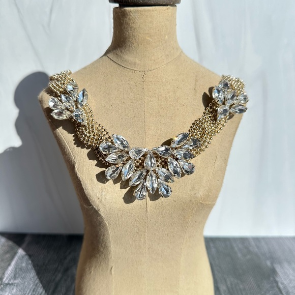 Shop for Jayu Vintage Look Statement Necklace - Picture 5 of 9